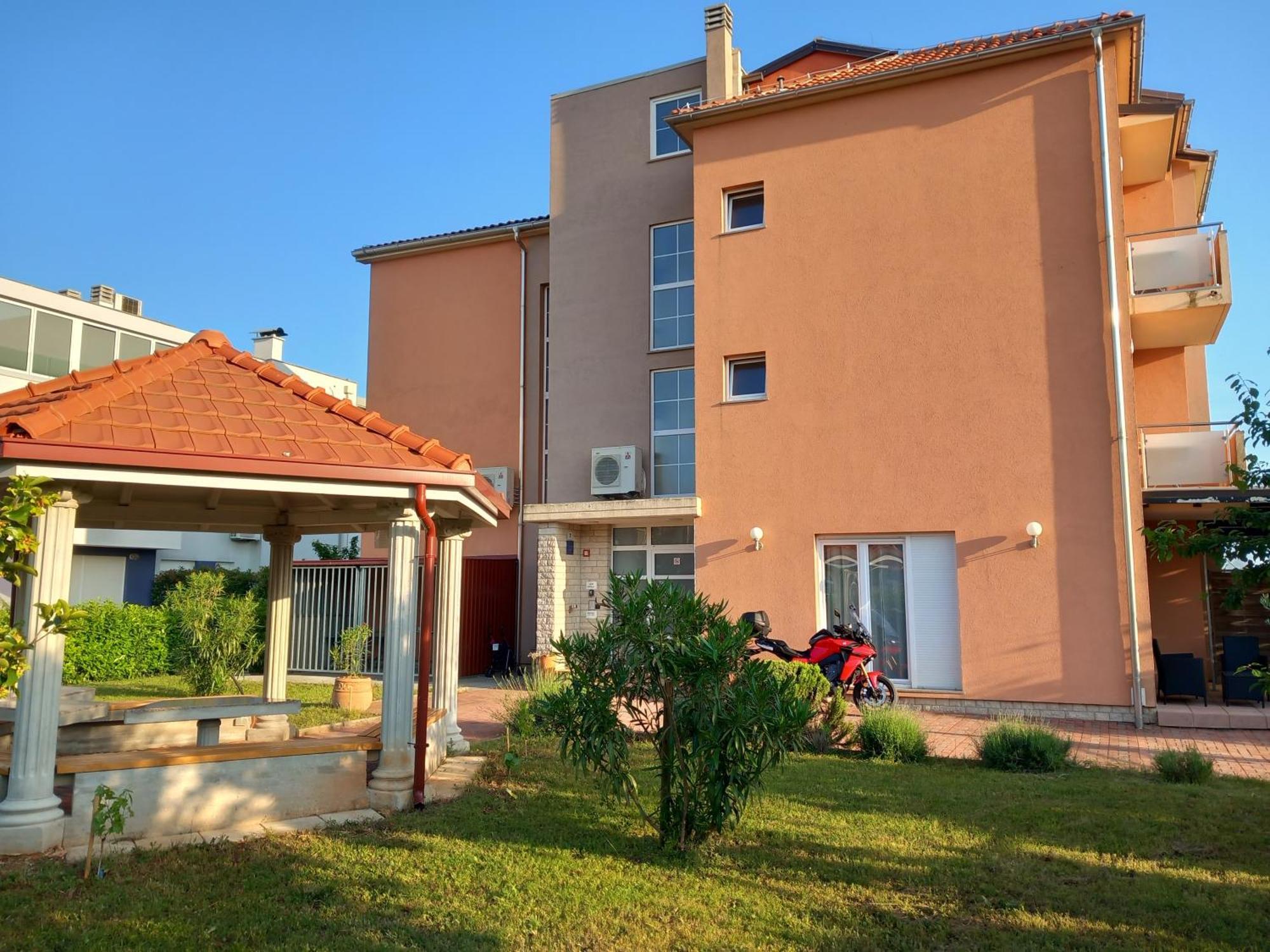 Bed & Breakfast Grgic Novigrad  ภายนอก รูปภาพ